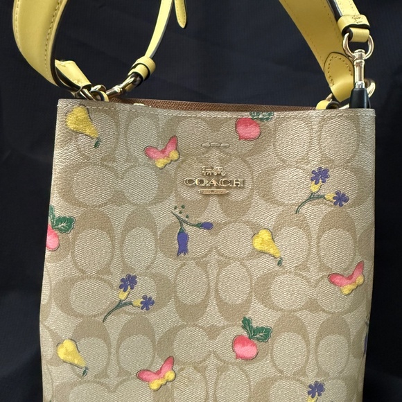 Coach Bucket Purse - Picture 2 of 12